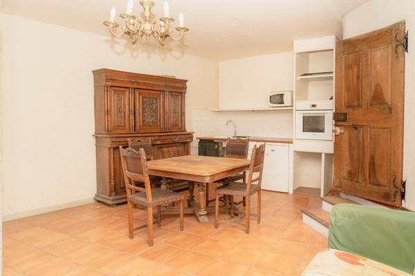A vendre. Serres Deux appartements de caractère, idéal investisseur
