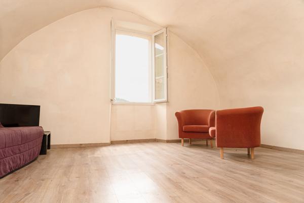 A vendre. Serres Deux appartements de caractère, idéal investisseur