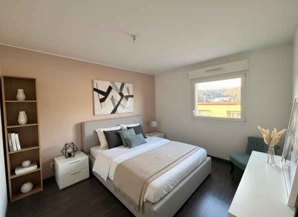 Appartement avec balcon cave et Box de stationnement sécurisé