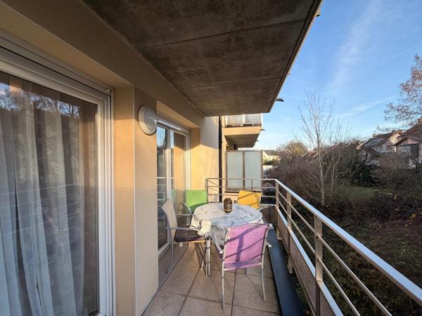 Appartement avec balcon cave et Box de stationnement sécurisé