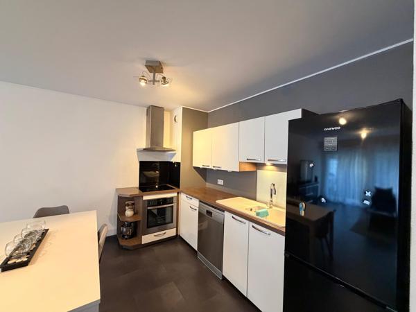 Appartement avec balcon cave et Box de stationnement sécurisé