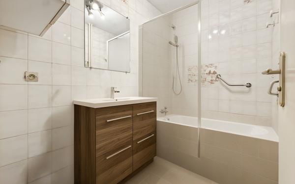 Appartement à vendre    3 pièces •  Lyon 8