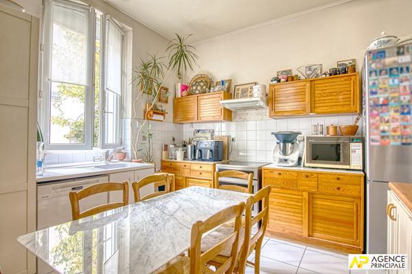 Versailles Rive-Droite Sainte Jeanne d'Arc - Maison 8 pièces de 163 m² habitables (235m² au sol) avec terrasse et garage €1 750 000 ** - Référence 25789