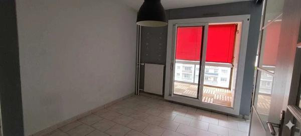 Vente                                                      Appartement
                        
                     4 pièces                      84 m2                     à Nantes