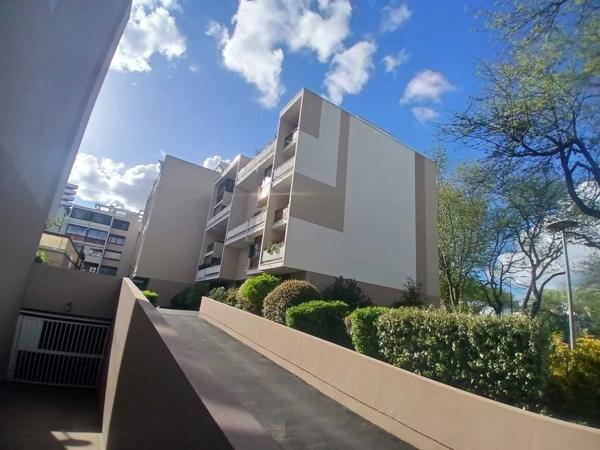 Vente                                                      Appartement
                        
                     4 pièces                      84 m2                     à Nantes