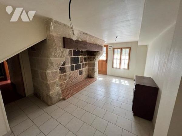 ST MARTIN DE BIENFAITE POUR INVESTISSEUR OU COMMERCANT IMMEUBLE POUR PARTIE LOUE