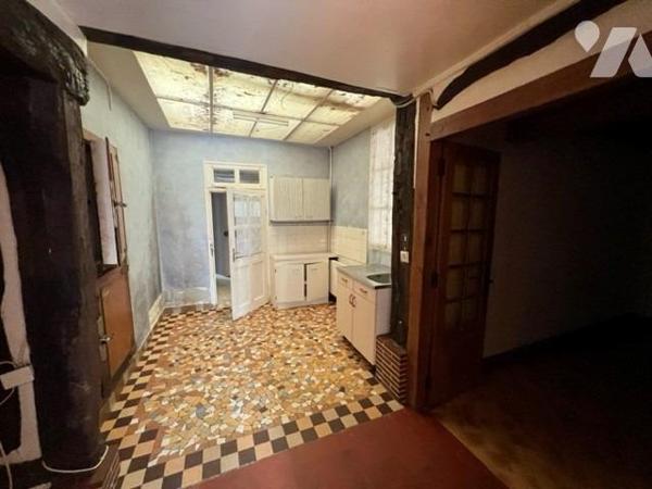 ST MARTIN DE BIENFAITE POUR INVESTISSEUR OU COMMERCANT IMMEUBLE POUR PARTIE LOUE