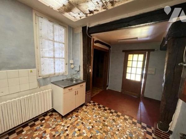 ST MARTIN DE BIENFAITE POUR INVESTISSEUR OU COMMERCANT IMMEUBLE POUR PARTIE LOUE