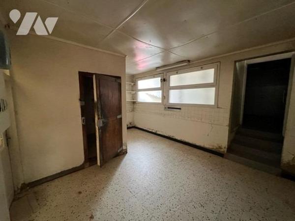 ST MARTIN DE BIENFAITE POUR INVESTISSEUR OU COMMERCANT IMMEUBLE POUR PARTIE LOUE