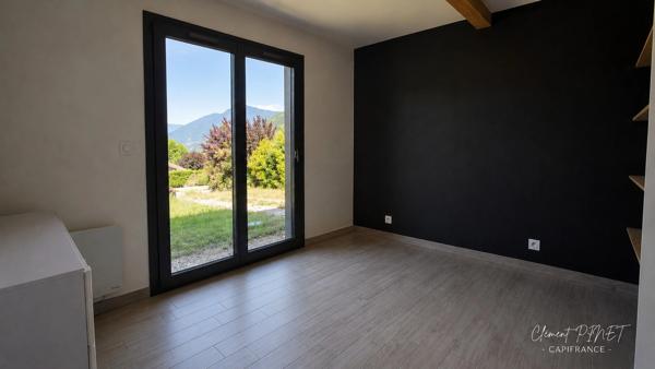 Maison contemporaine de 2018 – 113 m² – 4 chambres – Terrain de 1 107 m²