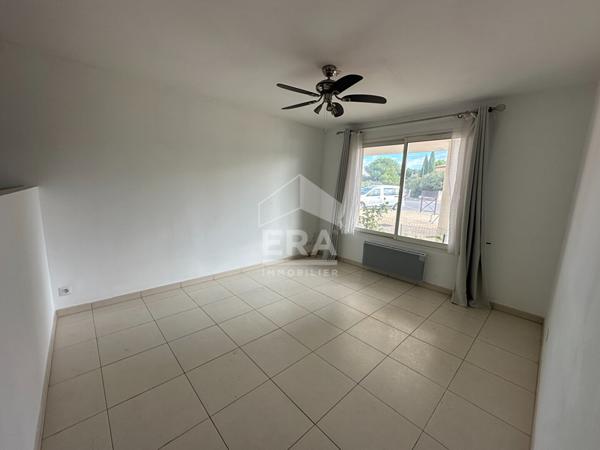 LANÇON-PROVENCE - Appartement 2 pièces de 55 m2 - Rez-de-chaussée