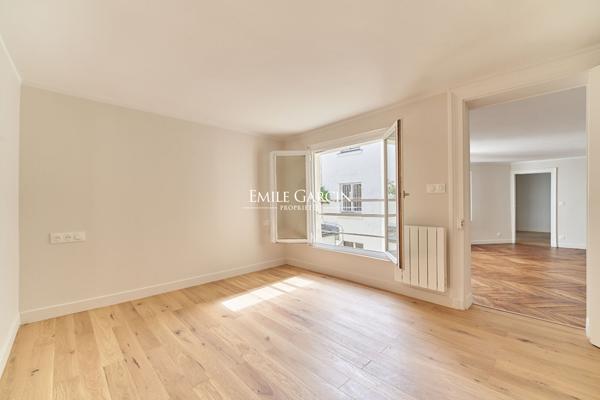 A VENDRE - Appartement Paris - 75001 - Place des Victoires - Palais Royal - 2 pièces - 1 chambre - 50 m²