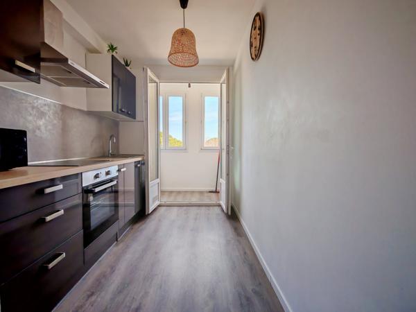 Appartement
         3 pièces
        - 55 m² 138 000 € *