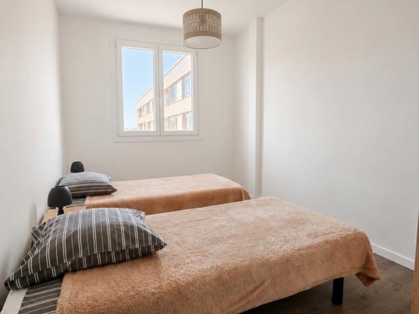 Appartement
         3 pièces
        - 55 m² 138 000 € *
