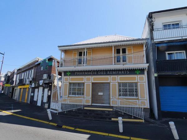 97480 Saint Joseph ensemble immobilier env 280m²  sur 610m² centre ville