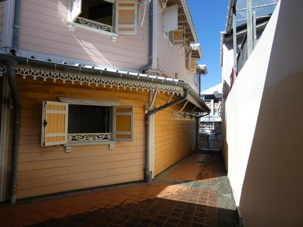 97480 Saint Joseph ensemble immobilier env 280m²  sur 610m² centre ville