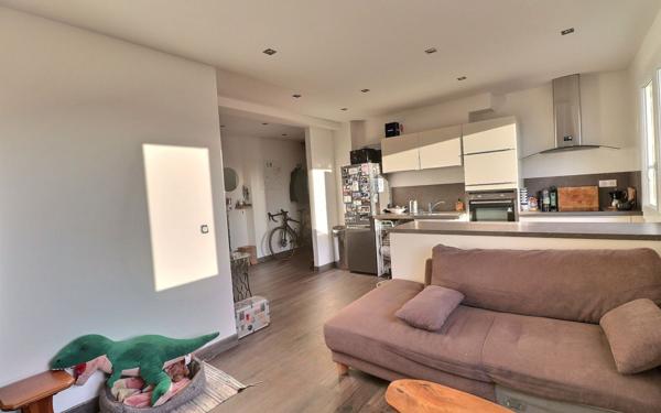 Appartement à vendre    2 pièces • 44,09 m2 Marseille 4