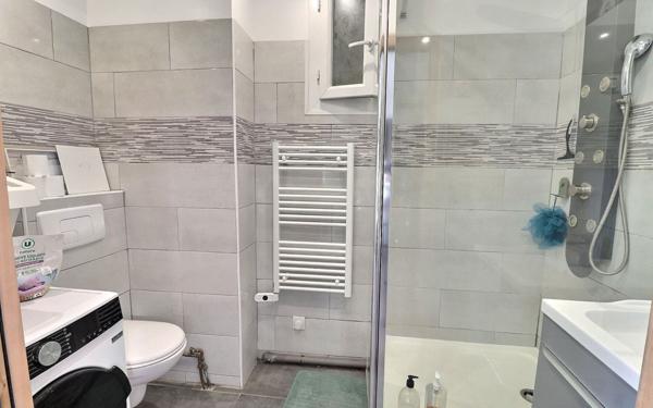 Appartement à vendre    2 pièces • 44,09 m2 Marseille 4