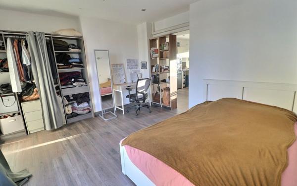Appartement à vendre    2 pièces • 44,09 m2 Marseille 4