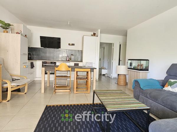 Appartement
         4 pièces
        - 93 m² Bien prestige 399 000 € *