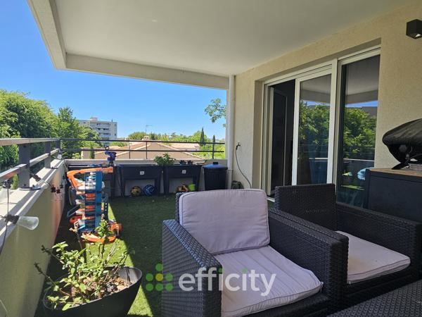 Appartement
         4 pièces
        - 93 m² Bien prestige 399 000 € *
