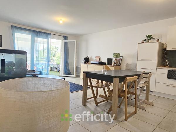 Appartement
         4 pièces
        - 93 m² Bien prestige 399 000 € *