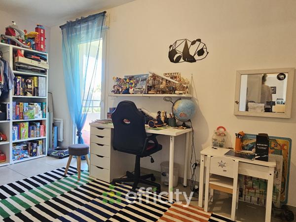 Appartement
         4 pièces
        - 93 m² Bien prestige 399 000 € *