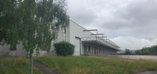 Local/bureau à vendre LONGVIC (21)