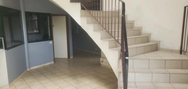 Local/bureau à vendre LONGVIC (21)