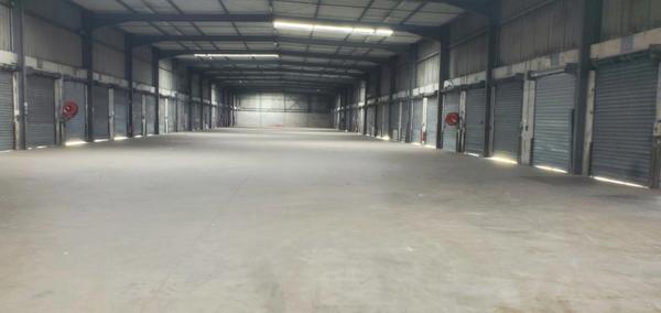 Local/bureau à vendre LONGVIC (21)