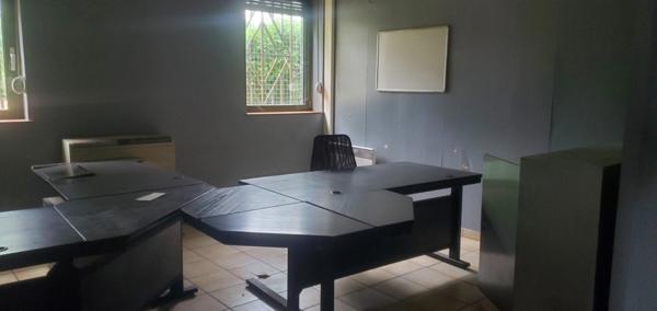 Local/bureau à vendre LONGVIC (21)