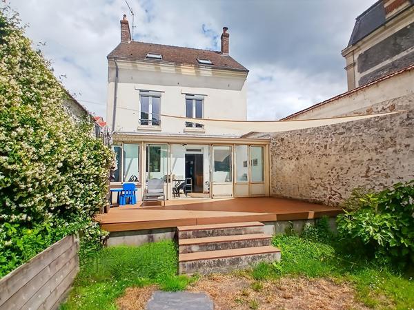 RARE ? Au coeur de Marines, élégante maison familiale de caractère avec jardin et dépendance