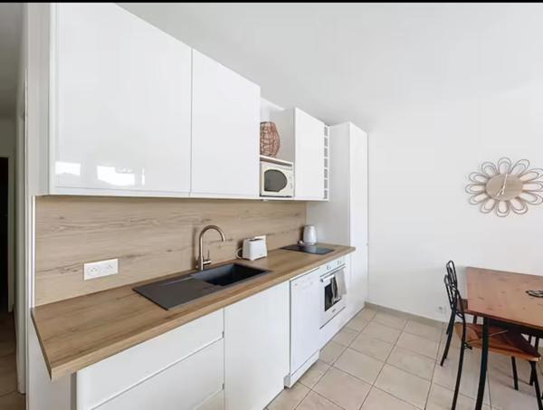 Très beau T2, vue mer et montagne en Corse du Sud (20)