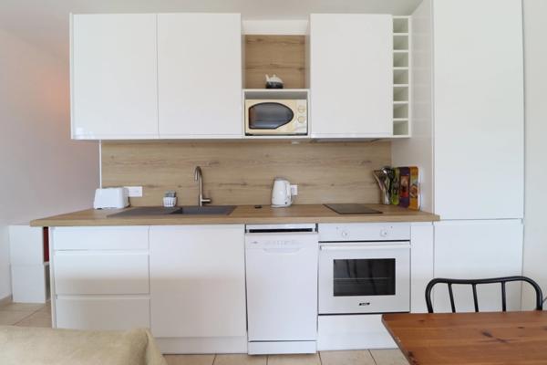 Très beau T2, vue mer et montagne en Corse du Sud (20)