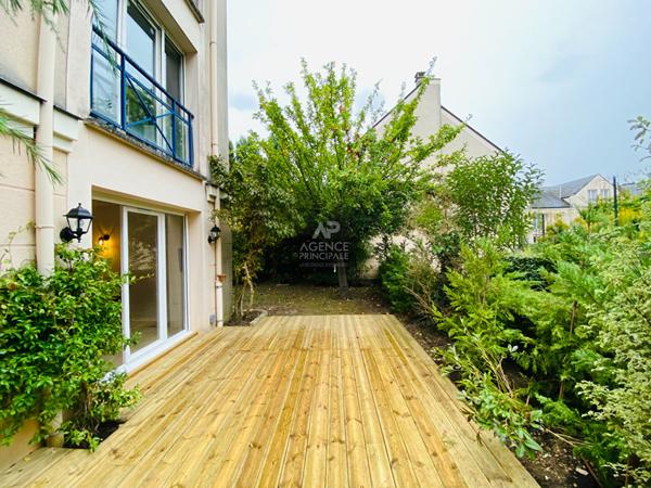"Versailles Montreuil" "Comme une maison" appartement de 50m² (3 pièces) avec jardin privatif au grand calme !

Loyer €1 690/mois charges comprises **

- Ref : 24880