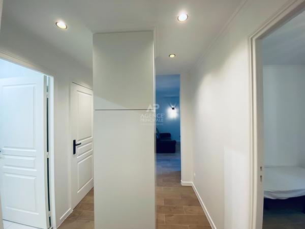 "Versailles Montreuil" "Comme une maison" appartement de 50m² (3 pièces) avec jardin privatif au grand calme !

Loyer €1 690/mois charges comprises **

- Ref : 24880