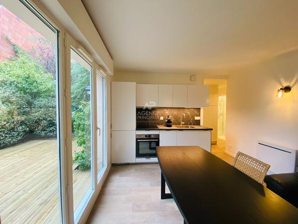 "Versailles Montreuil" "Comme une maison" appartement de 50m² (3 pièces) avec jardin privatif au grand calme !

Loyer €1 690/mois charges comprises **

- Ref : 24880