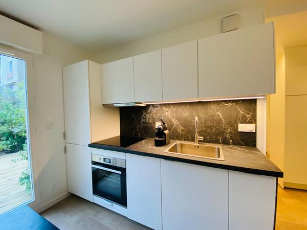 "Versailles Montreuil" "Comme une maison" appartement de 50m² (3 pièces) avec jardin privatif au grand calme !

Loyer €1 690/mois charges comprises **

- Ref : 24880