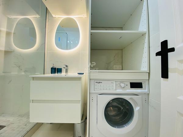 "Versailles Montreuil" "Comme une maison" appartement de 50m² (3 pièces) avec jardin privatif au grand calme !

Loyer €1 690/mois charges comprises **

- Ref : 24880