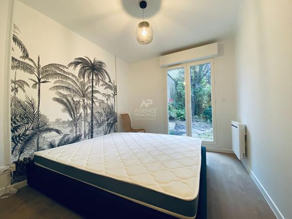 "Versailles Montreuil" "Comme une maison" appartement de 50m² (3 pièces) avec jardin privatif au grand calme !

Loyer €1 690/mois charges comprises **

- Ref : 24880