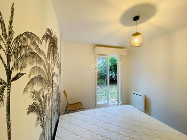 "Versailles Montreuil" "Comme une maison" appartement de 50m² (3 pièces) avec jardin privatif au grand calme !

Loyer €1 690/mois charges comprises **

- Ref : 24880