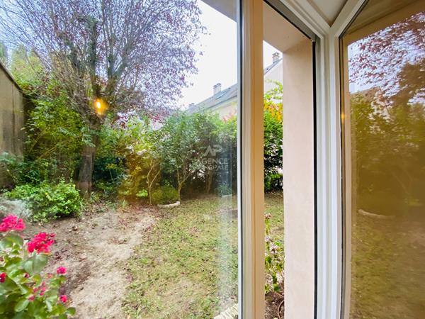 "Versailles Montreuil" "Comme une maison" appartement de 50m² (3 pièces) avec jardin privatif au grand calme !

Loyer €1 690/mois charges comprises **

- Ref : 24880