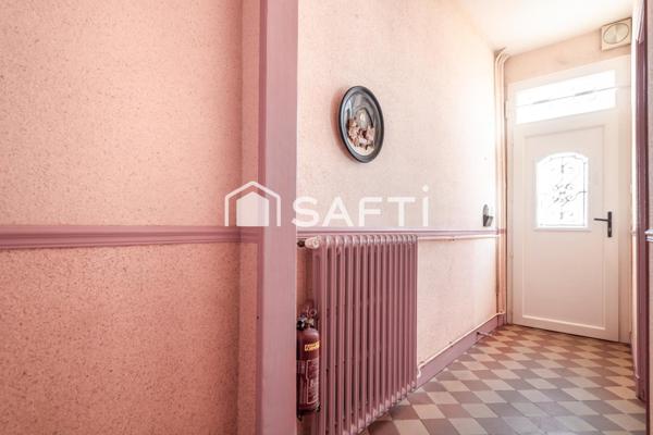 Bien placée près de la gare et des commerces