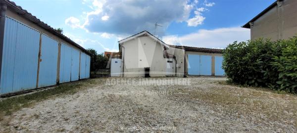 ANGOULEME - ENSEMBLE DE 15 GARAGES ET MAISON