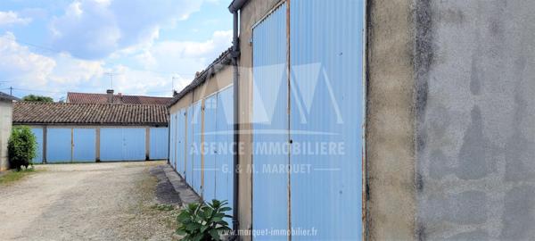 ANGOULEME - ENSEMBLE DE 15 GARAGES ET MAISON
