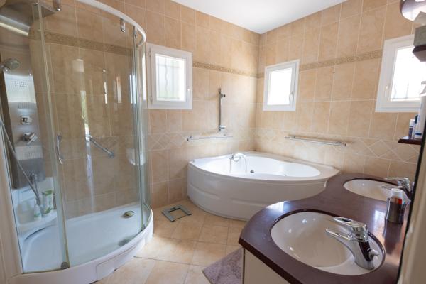 Maison 5 pièces - 243 m² Exclusivité efficity