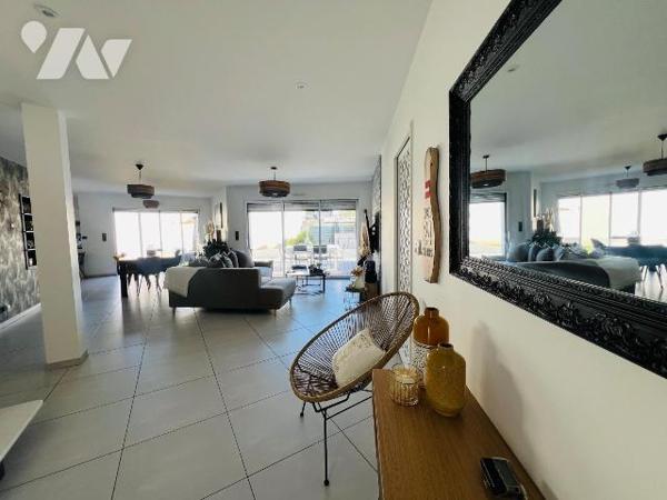 A VENDRE - BATZ SUR MER - BELLE MAISON CONTEMPORAINE T5 - A PROXIMITE IMMEDIATE DU BOURG
Tout ...