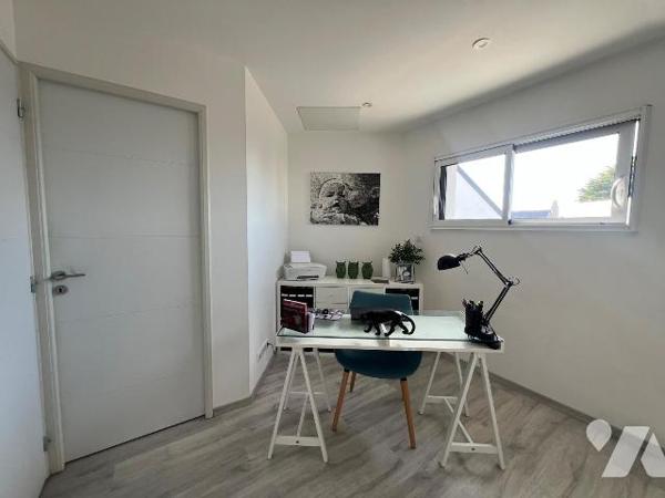 A VENDRE - BATZ SUR MER - BELLE MAISON CONTEMPORAINE T5 - A PROXIMITE IMMEDIATE DU BOURG
Tout ...