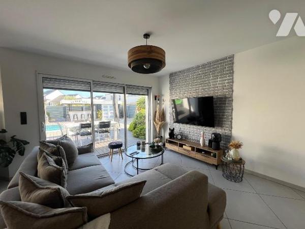 A VENDRE - BATZ SUR MER - BELLE MAISON CONTEMPORAINE T5 - A PROXIMITE IMMEDIATE DU BOURG
Tout ...