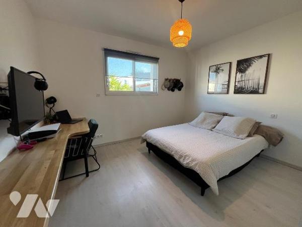 A VENDRE - BATZ SUR MER - BELLE MAISON CONTEMPORAINE T5 - A PROXIMITE IMMEDIATE DU BOURG
Tout ...